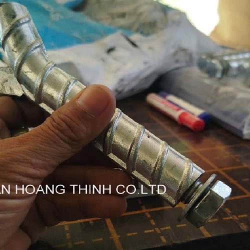 Gia công bu lông đuôi cá