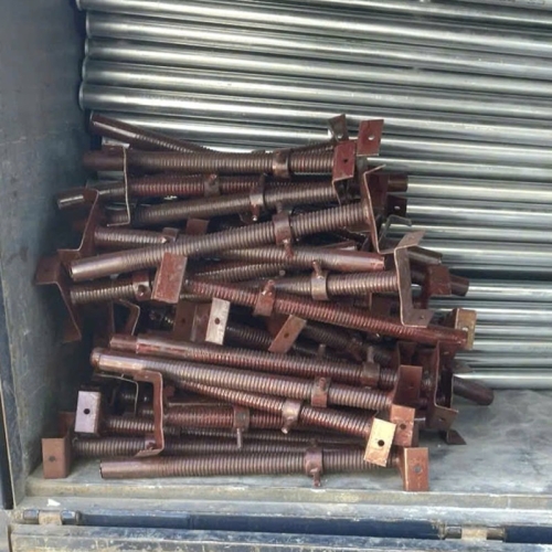 Kích tăng chân giàn giáo