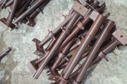 Kích tăng giàn giáo loại lớn Kích tăng giàn giáo loại lớn