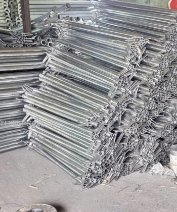 Nên dùng giàn giáo nêm hay giàn giáo khung?