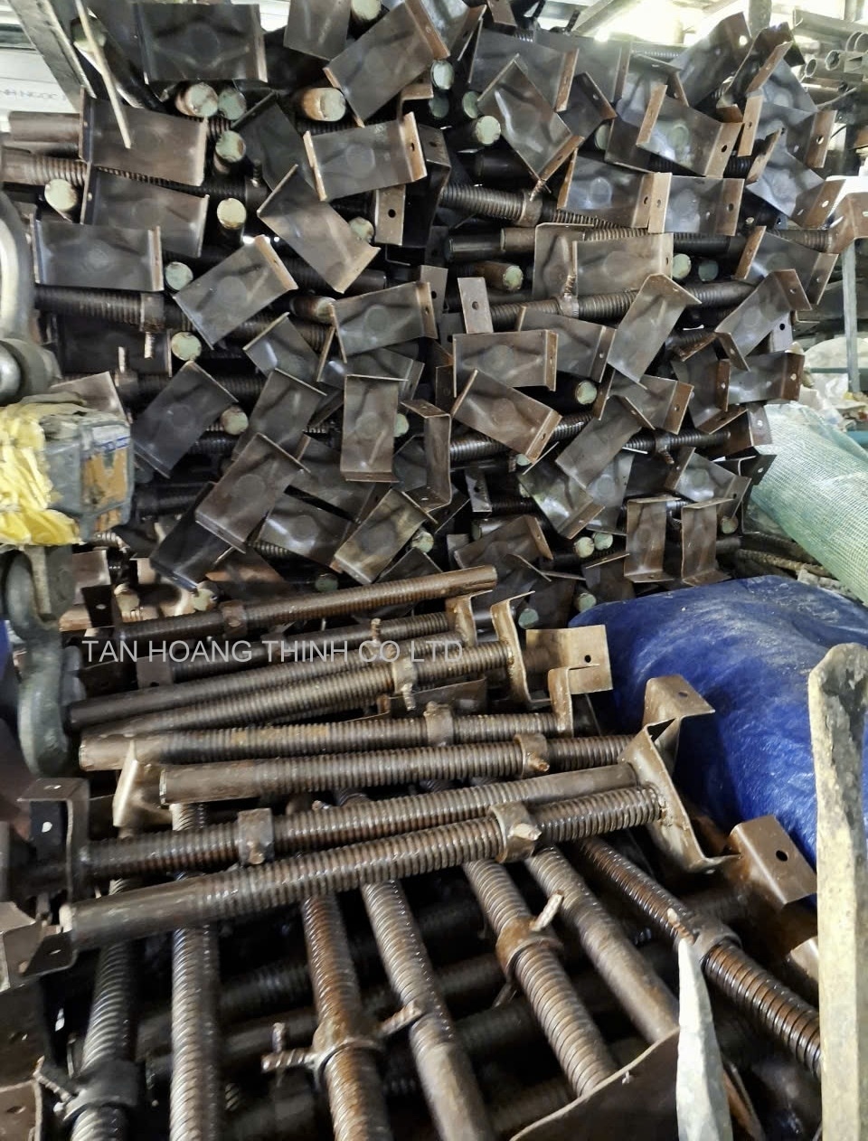 tăng đơ giàn giáo, phụ kiện giàn giáo, điều chỉnh độ cao giàn giáo, đế kích giàn giáo, ren kích giàn giáo