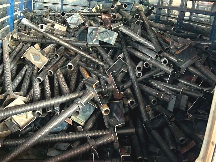 Kích tăng U được gắn ở đầu trên của giàn giáo hoặc cây chống. ống thép D34 giàn giáo, kích chống sàn, kích cốp pha, kích tăng xây dựng